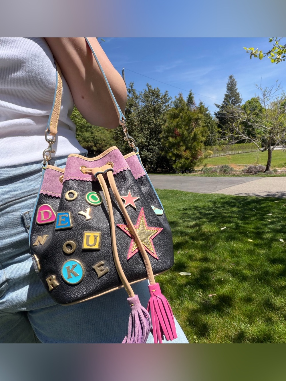 ✨💕Vintage Y2K Dooney & Bourke Charm Lindsay Lohan Bucket Bag in Black/ Pink✨💕 - Picture 6 of 16